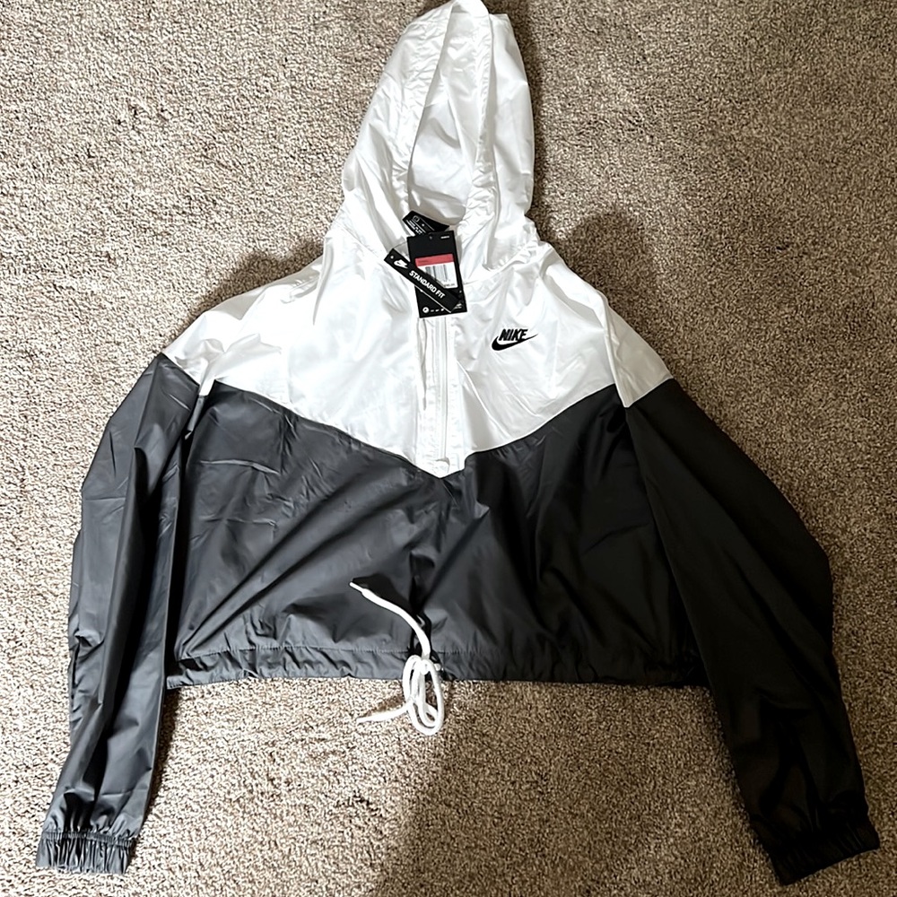 NWT Nike crop half zip wind breaker